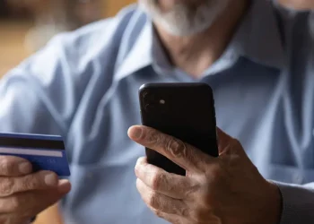 ΡΟΖ ΤΗΛΕΦΩΝΑ :ΤΟ ΙΝΚΑ ΑΠΑΙΤΕΙ ΝΑ ΜΠΕΙ ΦΡΑΓΗ ΣΤΟΥΣ ΚΑΚΟΠΟΙΟΥΣ