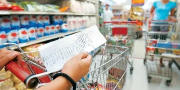 Τα ελάχιστα μηνιαία έξοδα διαβίωσης μιας τετραμελούς οικογένειας