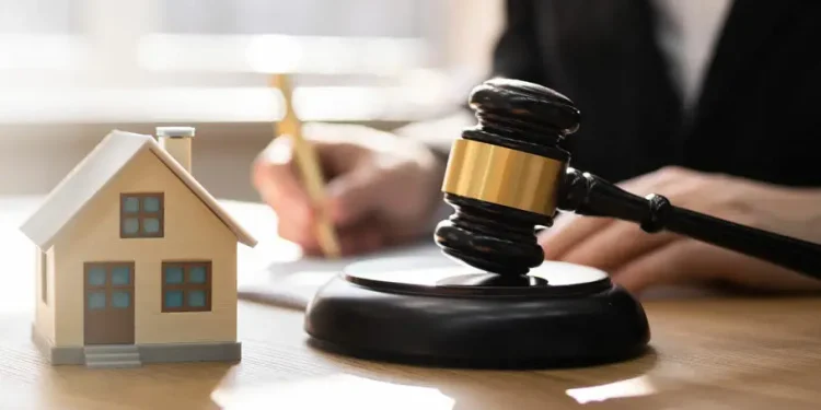 Aγανάκτηση συνταξιούχου 82 ετών που χάνει την πρώτη κατοικία του