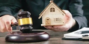 Με την κοινωνία ή με τα κοράκια  ;